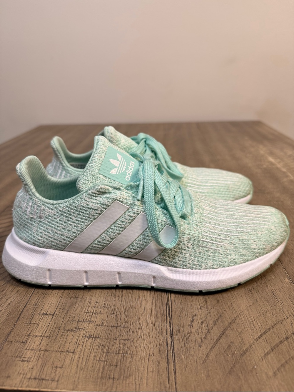 adidas Swift Run B37719 Mint White Knit Sneakers Women’s 6